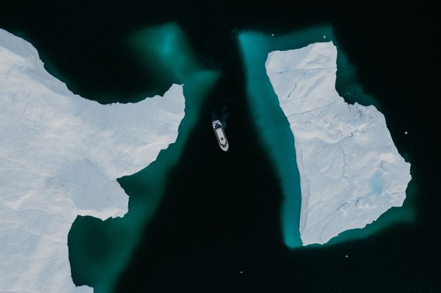 In between Icebergs. 

#greenlandexplorer #Greenland #ilulissat #ilulissaticefjord #drone #aerial #dji #mavic2pro #airgreenland #visitgreenland