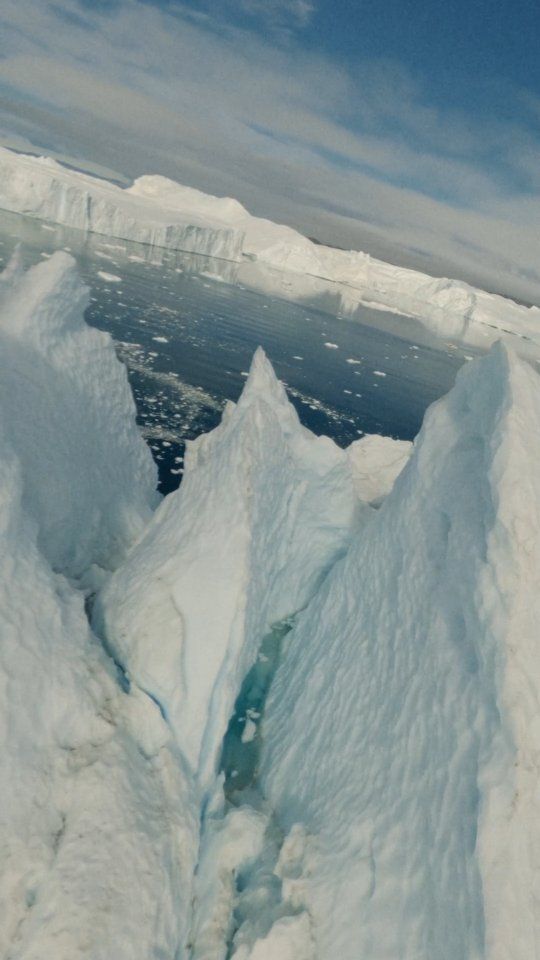 Greenland FPV
#greenland #ilulissaticefjord #ilulissat #fpv #drone #iceberg #reelsteady #djiglobal #gopro