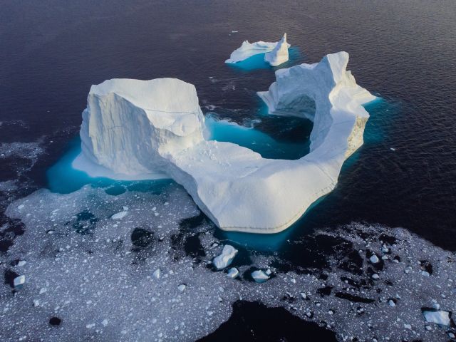 - Aftermath - 
This iceberg had a partial collapse just in front of our eyes. This is the aftermath.

#greenland #pool #drone  #ilulissat #ilulissaticefjord #visitgreenland