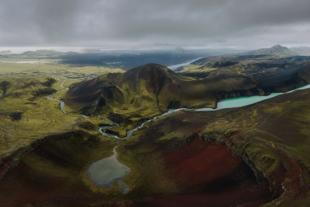 - Moody Highlands -
On our last day we headed once more to the magical Maelifellsandur. I had this shot already, but on a clear day. The moody version was still to be done. A long range flight and a wet drone later, I got it.

There are still free spots in my workshop. Get in touch with me now!

#drone #workshop #photographyworkshop #sunrise #djimavic3 #djiglobal #iceland #highlands